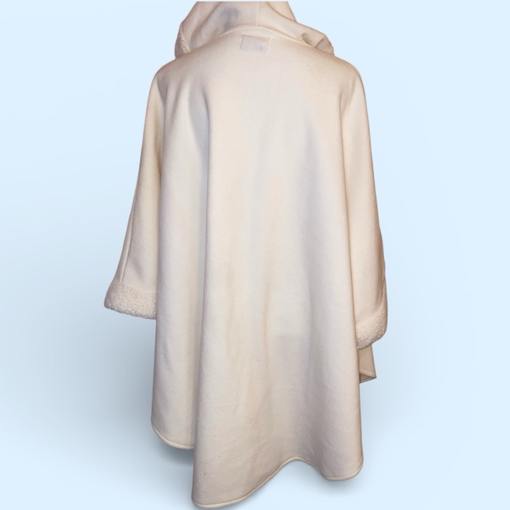 LE MODA Hooded Cape Shaw Poncho One Size Fits All in Cream/Winter White - Picture 2 of 6